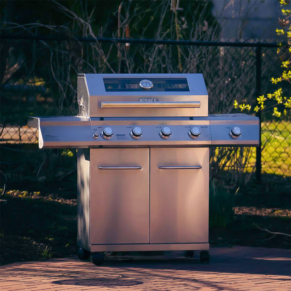 outdoor kitchen grill