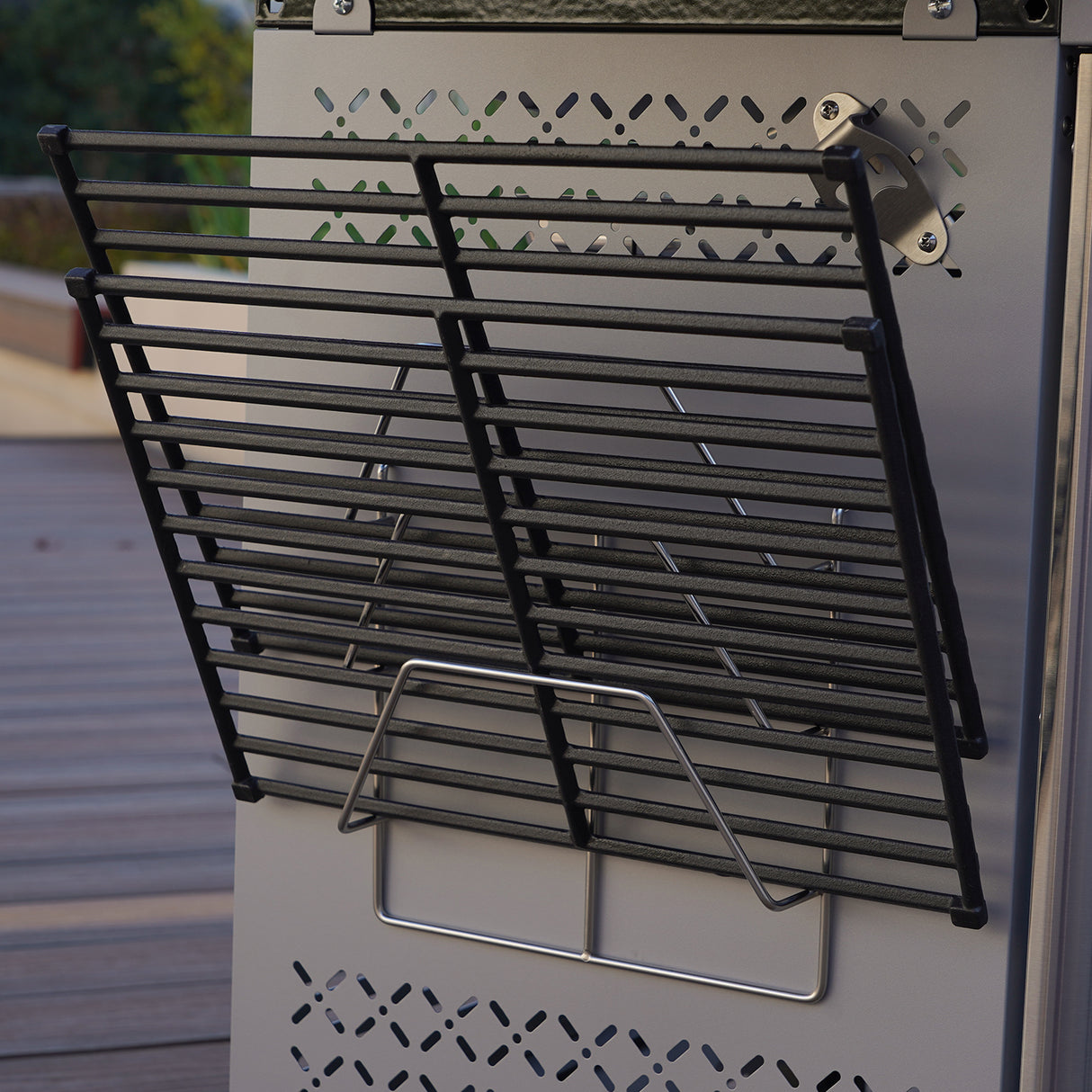 Multifunctional grill rack