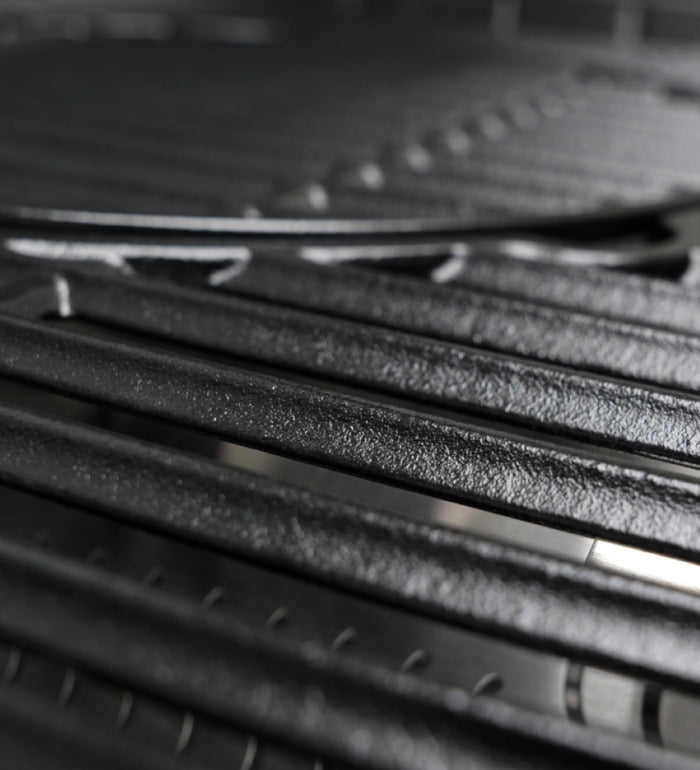 Upgraded heavy-made porcelain-enameled cast iron grates.