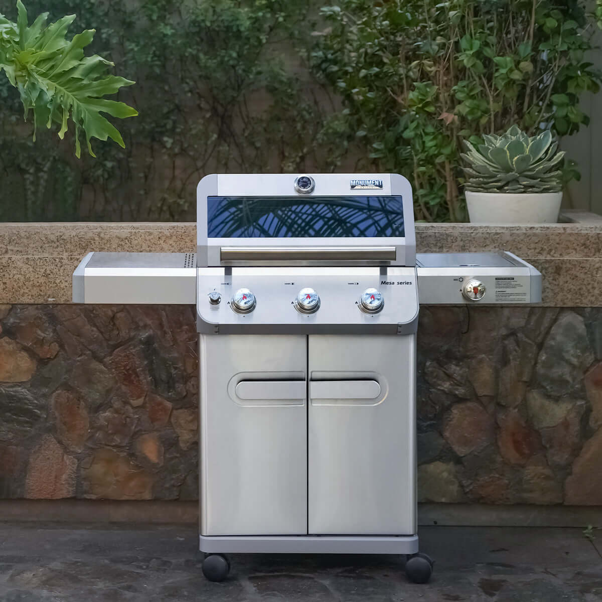 Mesa 305 | Stainless Propane Gas Grill - Monument GrillsMesa 305